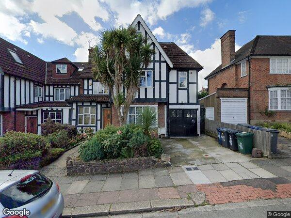 Flat North Crescent in Greater London