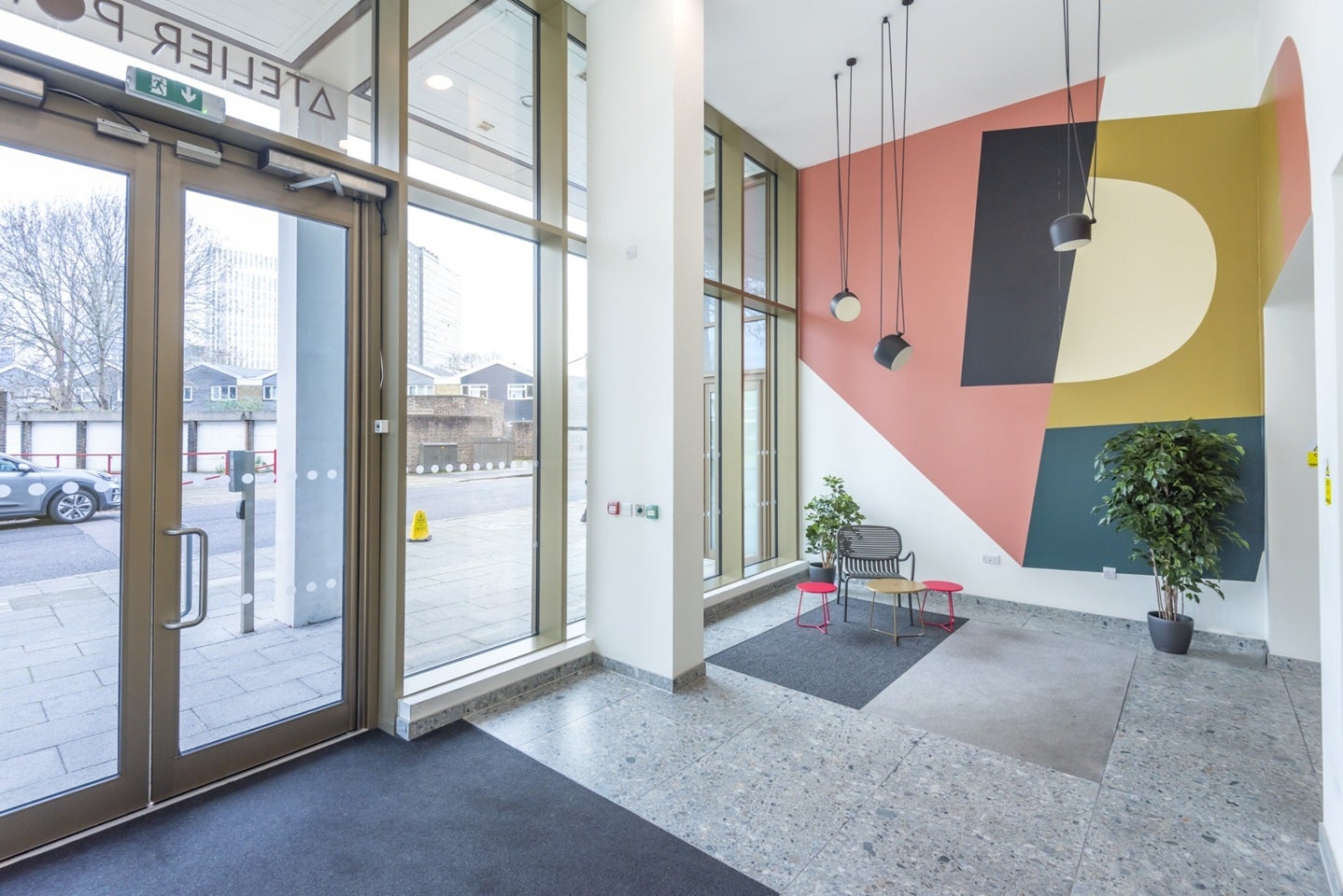 Flat Jupp Road West in Greater London