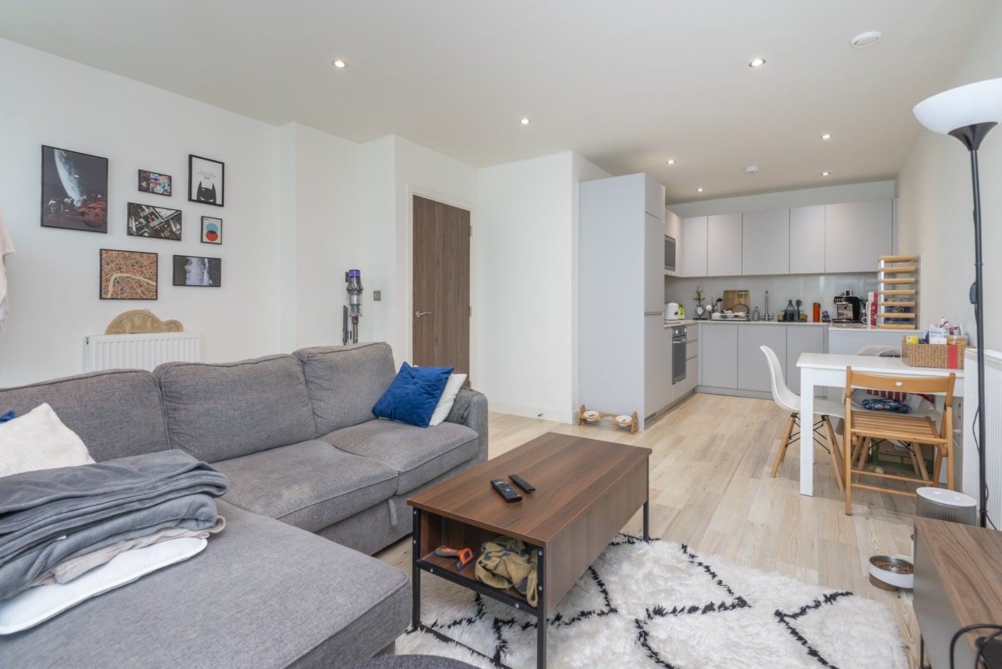 Flat Jupp Road West in Greater London