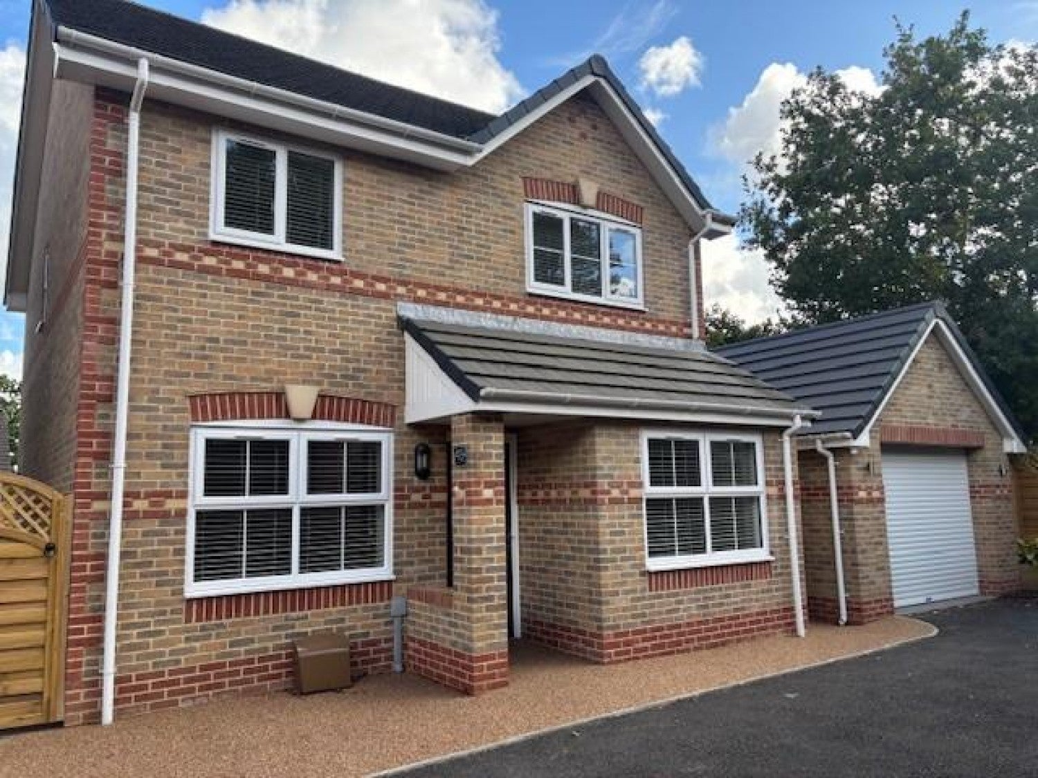 House Islawen Meadows in Pencoed
