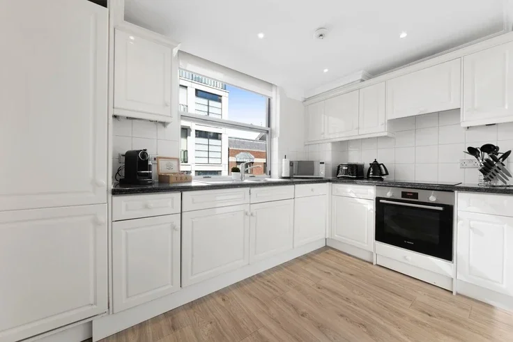 Flat Grosvenor Street in City of Westminster