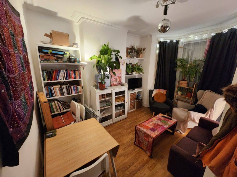 Room Millais Road in Greater London