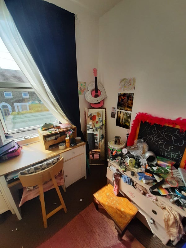 Room Millais Road in Greater London