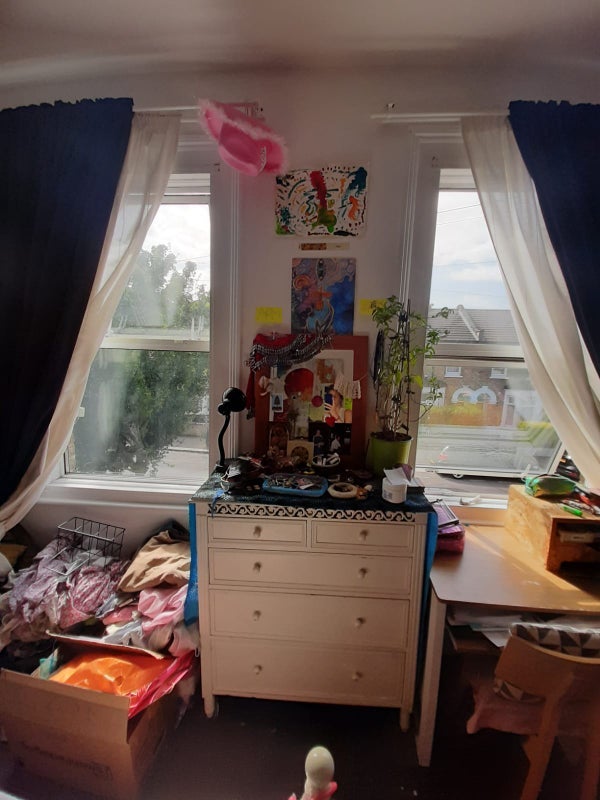 Room Millais Road in Greater London