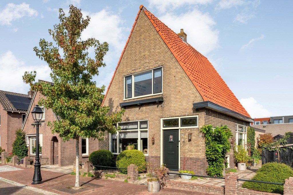 Huis Burgemeester van Riemsdijkstraat 18 in Gramsbergen