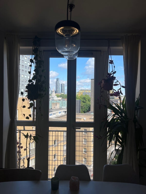 Room Commercial Road in Greater London