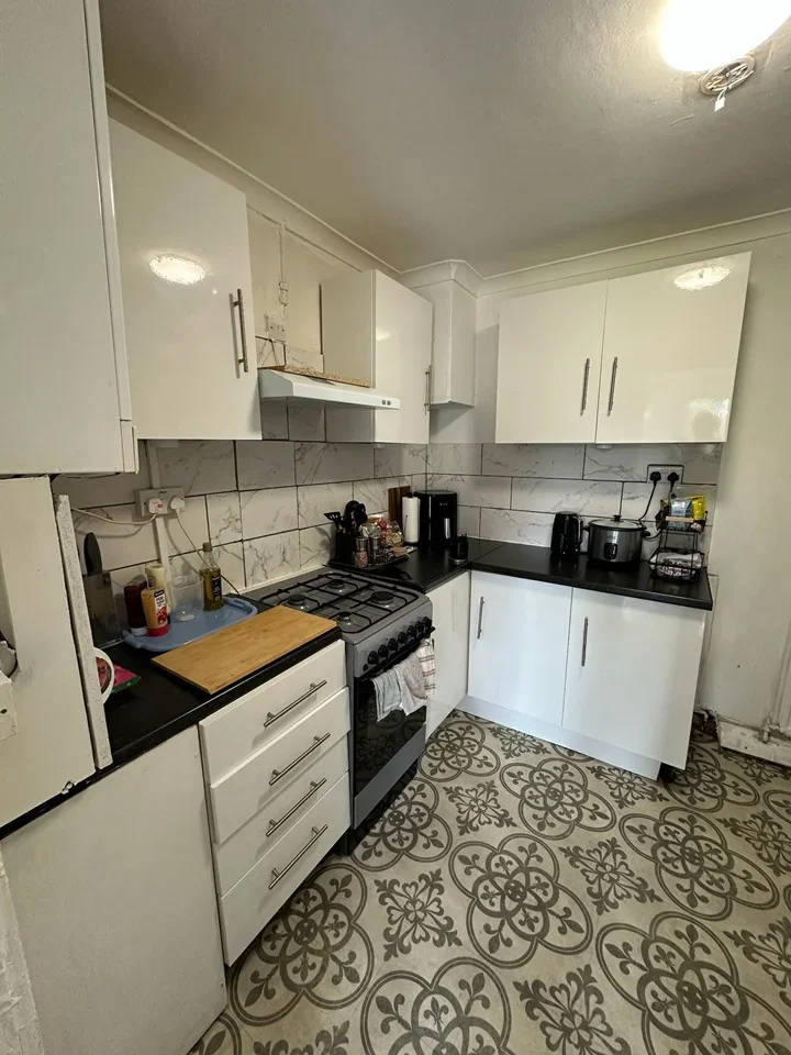 Room Bainbridge Road in Greater London