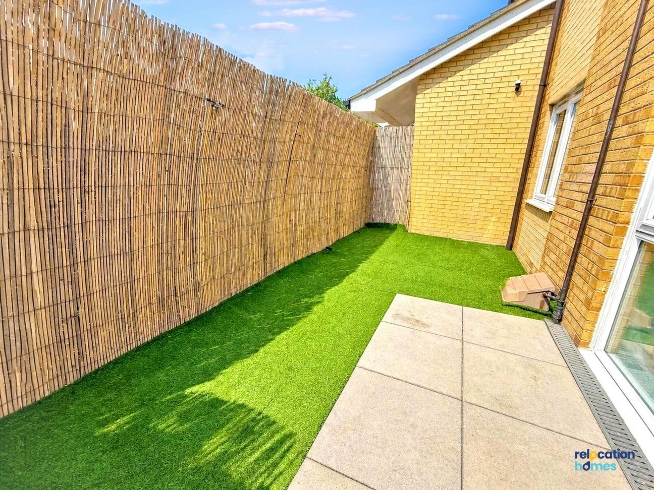 Flat Johnby Close in Greater London