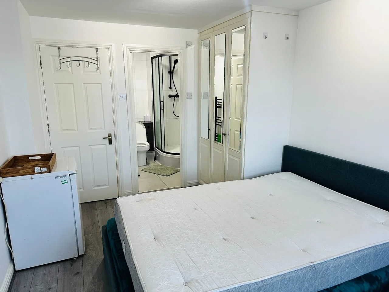 Room Stewart Street in Greater London
