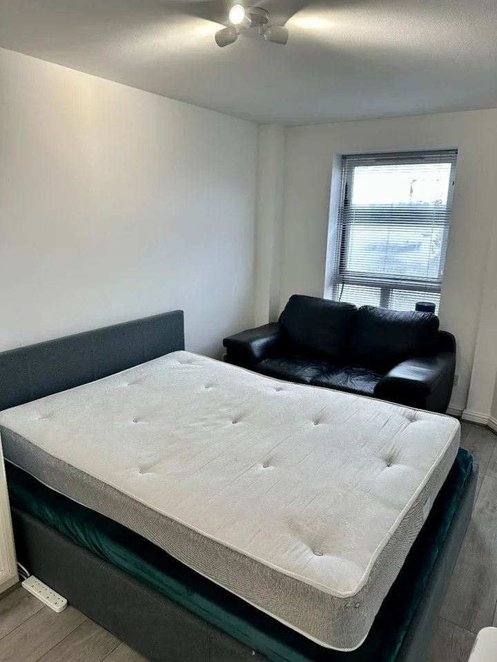 Room Stewart Street in Greater London