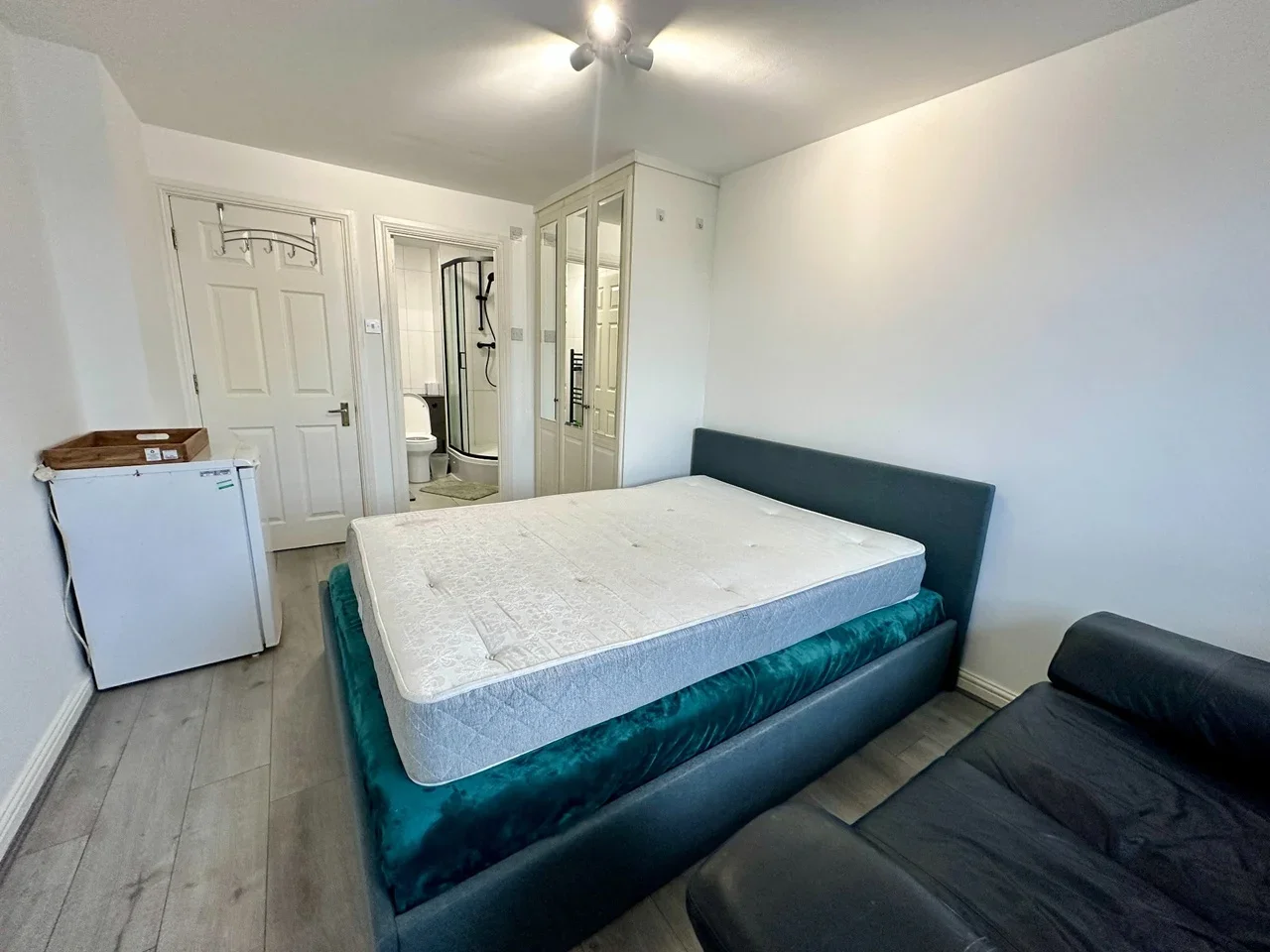 Room Stewart Street in Greater London