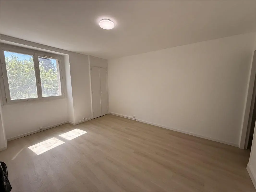 Flat Chemin de la Fontaine in Vaulnaveys-le-Haut