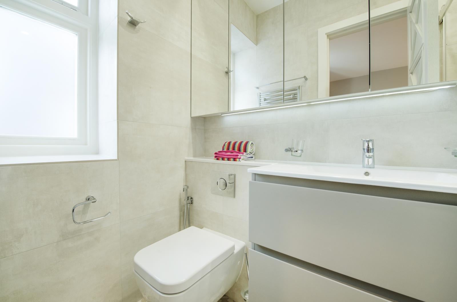 Flat Lyndhurst Road in Greater London