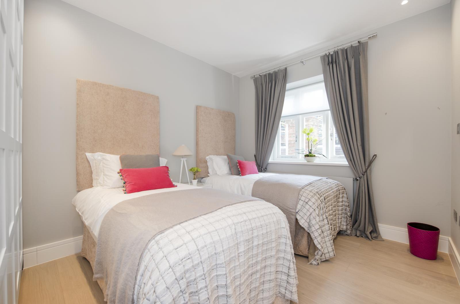 Flat Lyndhurst Road in Greater London