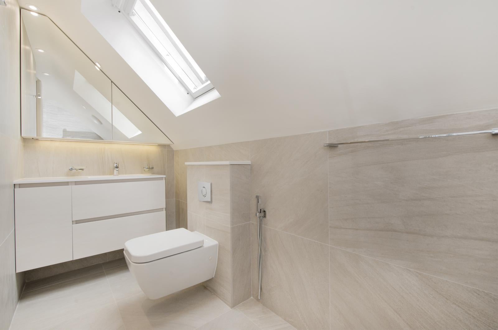 Flat Lyndhurst Road in Greater London
