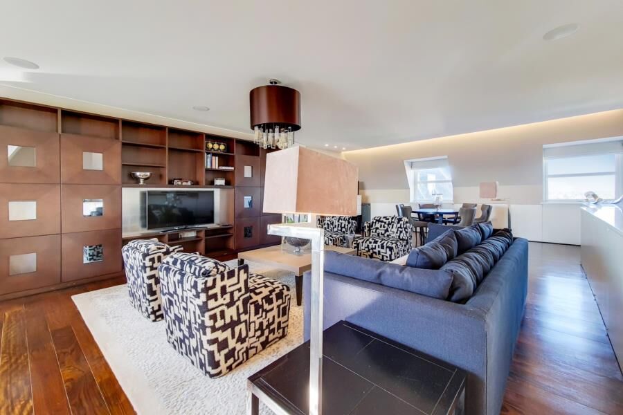 Flat Boydell Court in Greater London