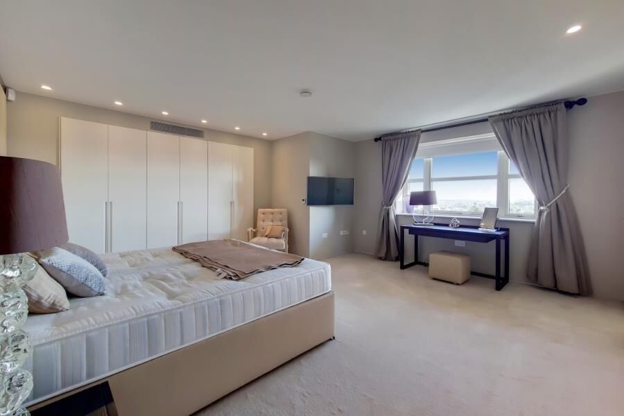 Flat Boydell Court in Greater London