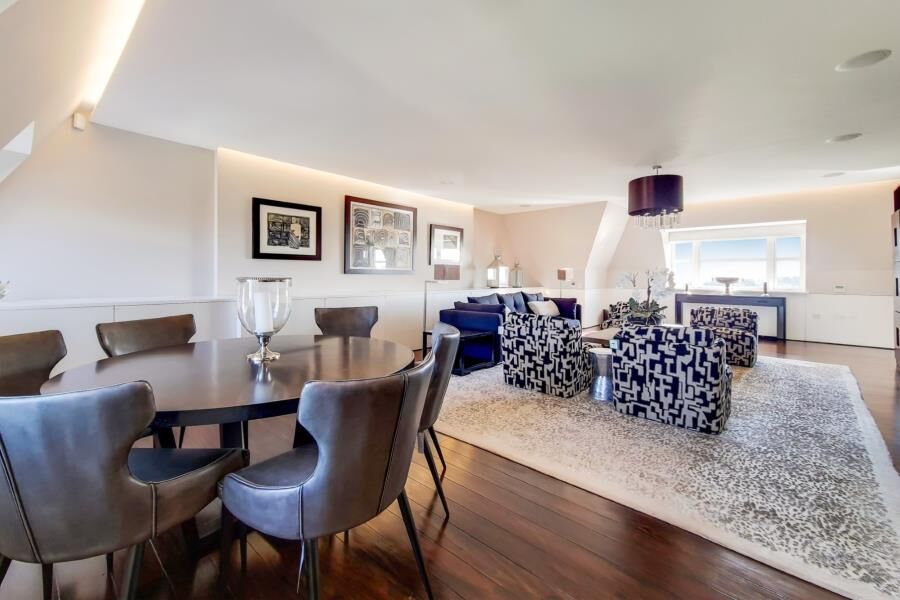Flat Boydell Court in Greater London