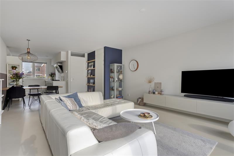 Tussenwoning te koop: Adriaan Anthoniszstraat 9, Zwaag