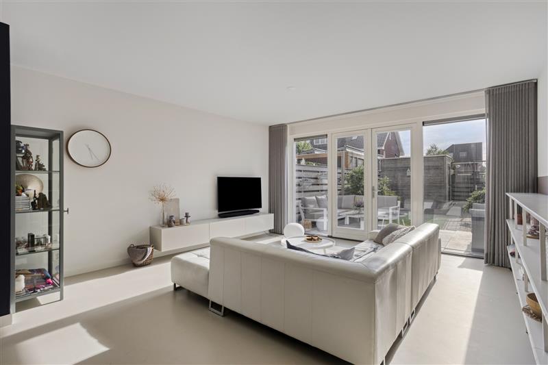 Tussenwoning te koop: Adriaan Anthoniszstraat 9, Zwaag
