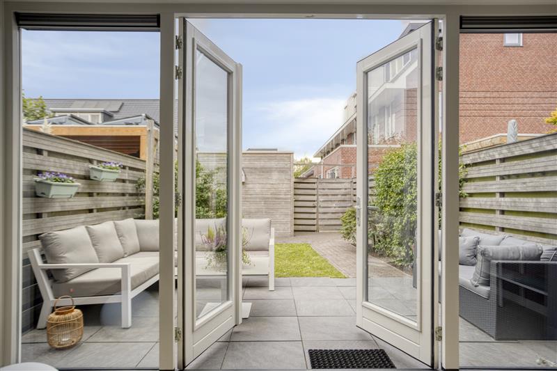 Tussenwoning te koop: Adriaan Anthoniszstraat 9, Zwaag