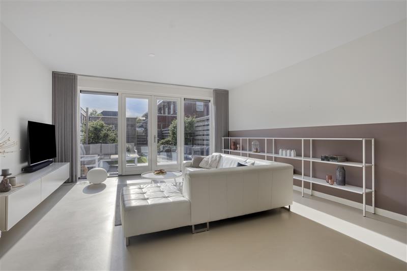 Tussenwoning te koop: Adriaan Anthoniszstraat 9, Zwaag