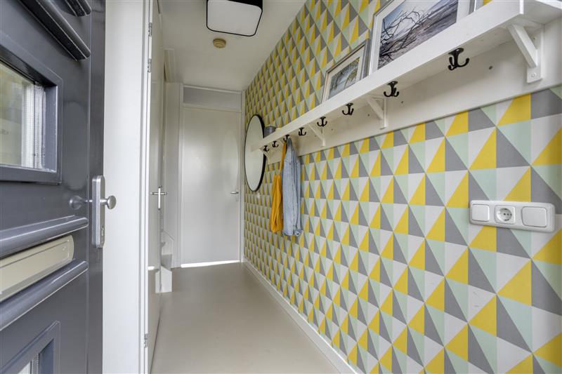 Tussenwoning te koop: Adriaan Anthoniszstraat 9, Zwaag