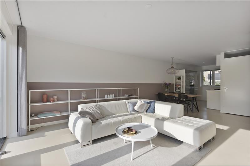 Tussenwoning te koop: Adriaan Anthoniszstraat 9, Zwaag