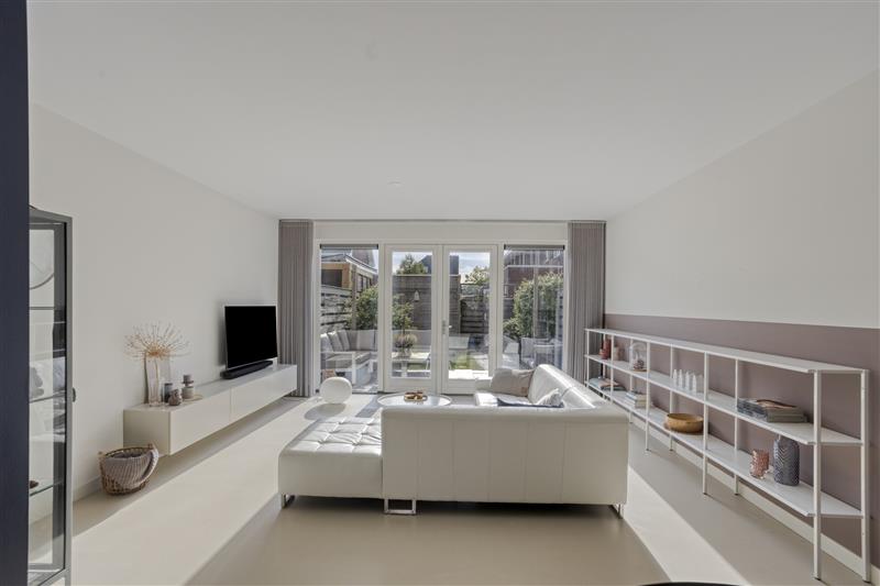 Tussenwoning te koop: Adriaan Anthoniszstraat 9, Zwaag