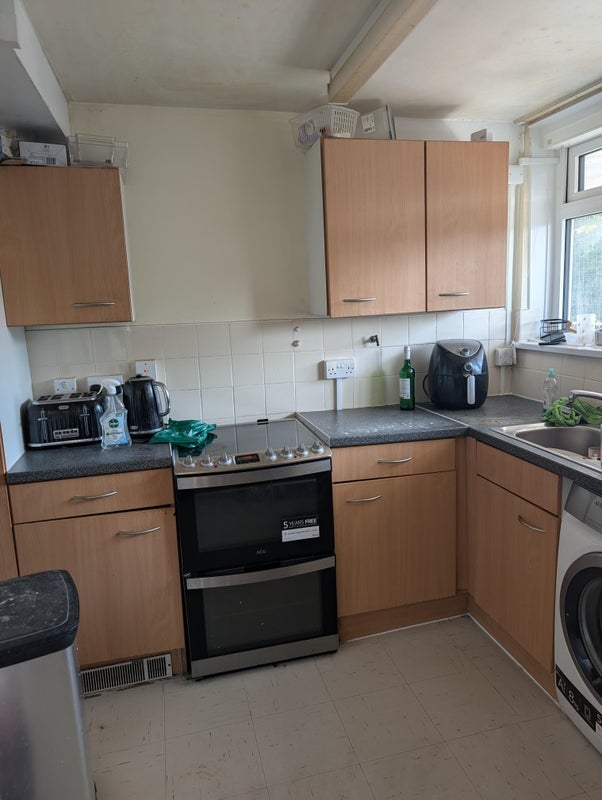 Flat Bensham Lane in Greater London