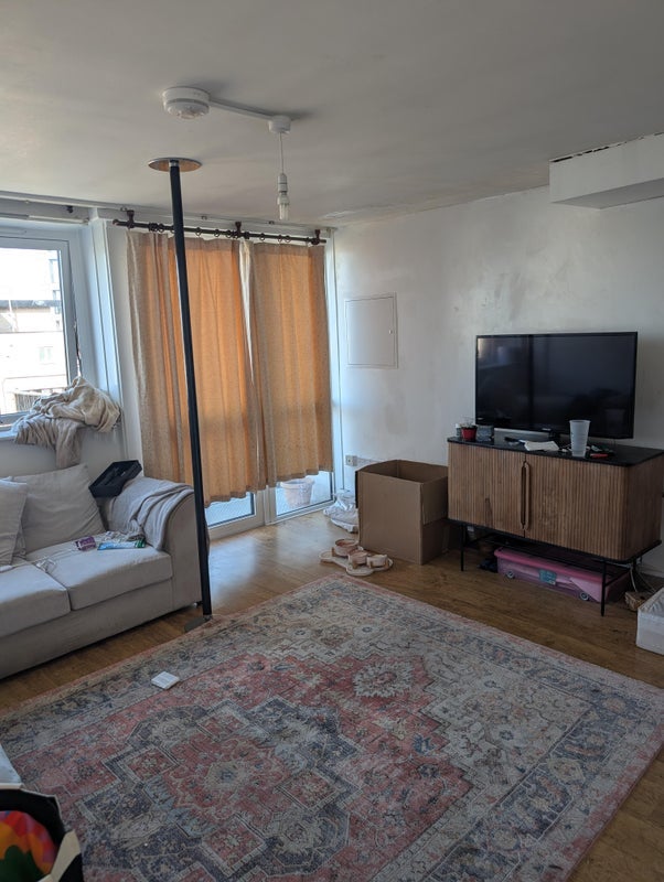 Flat Bensham Lane in Greater London