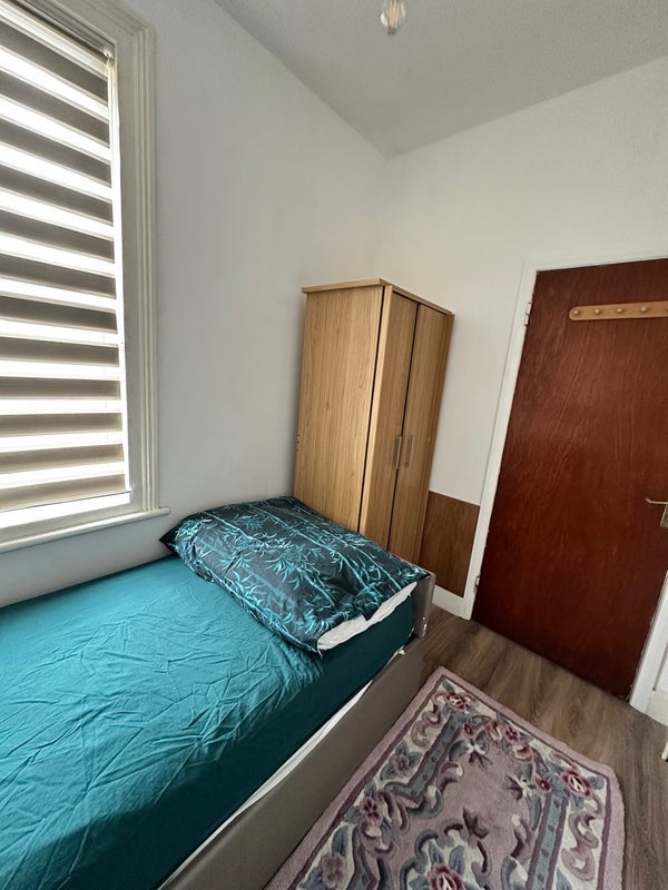 Room Blandford Road in Greater London