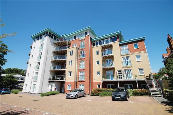 Flat Westby Road in Bournemouth