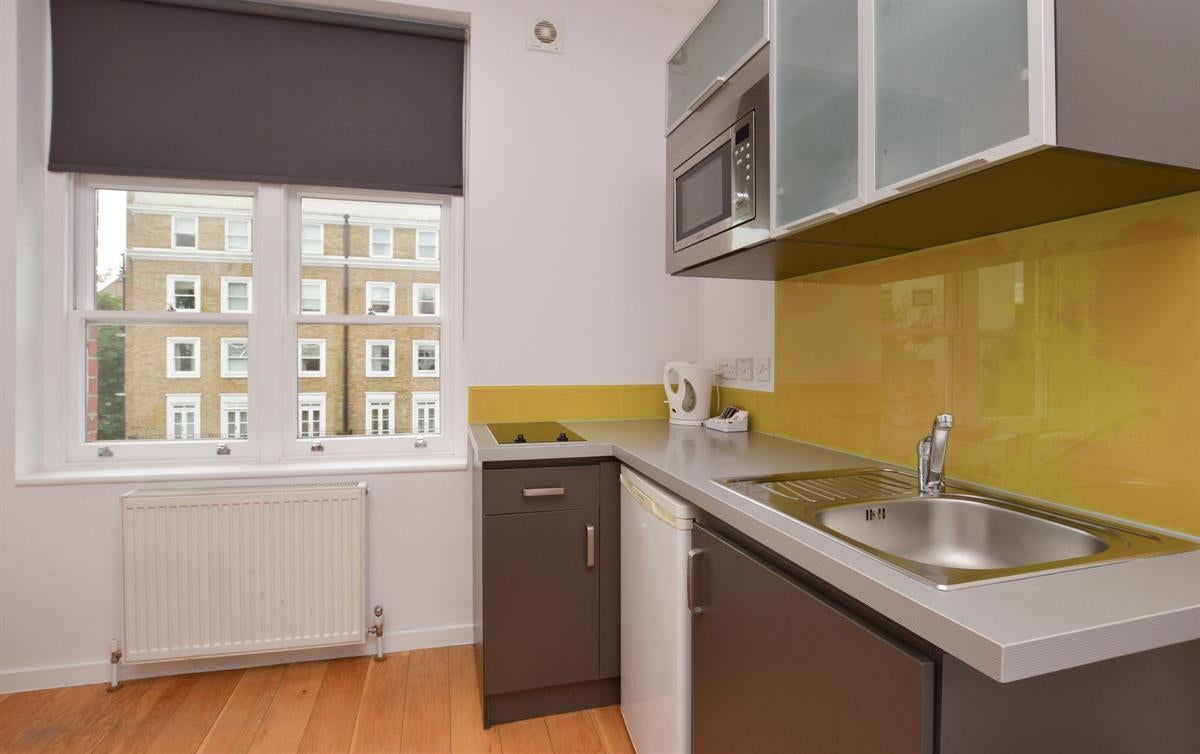 Flat Holland Park Avenue in Greater London