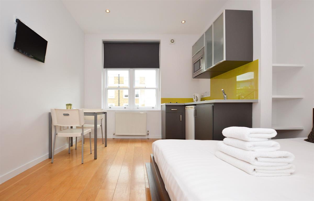 Flat Holland Park Avenue in Greater London
