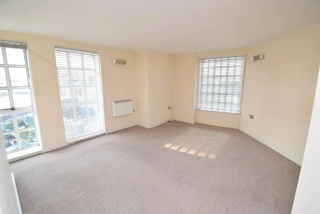 Flat Clarence Place in Newport