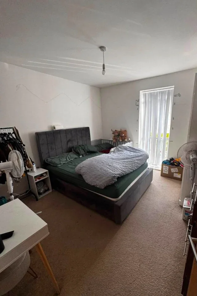 Room Handley Page Road in Greater London