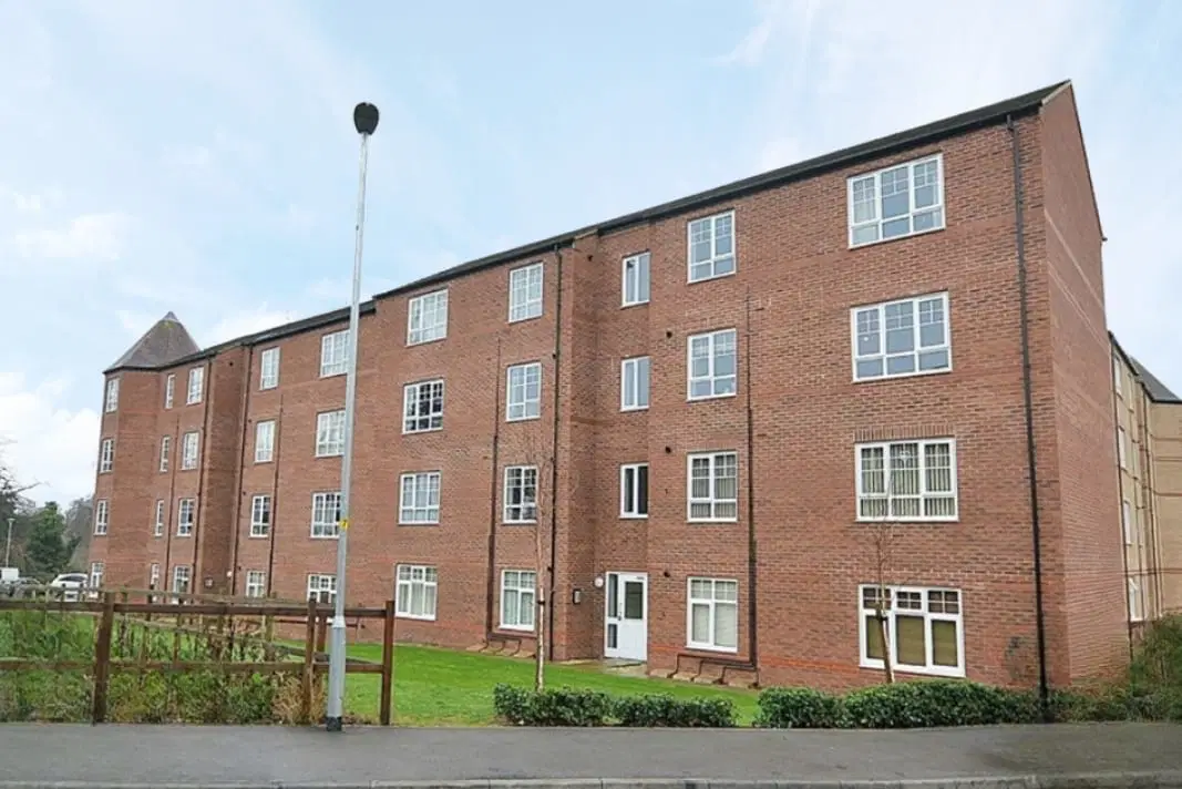 Flat Lakeview Court in Billing