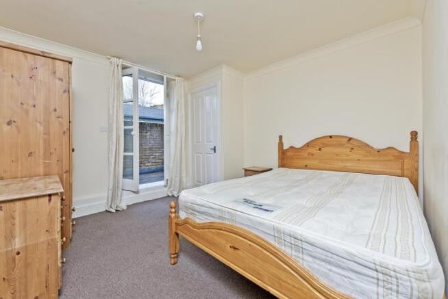 Flat Glenburnie Road in Greater London
