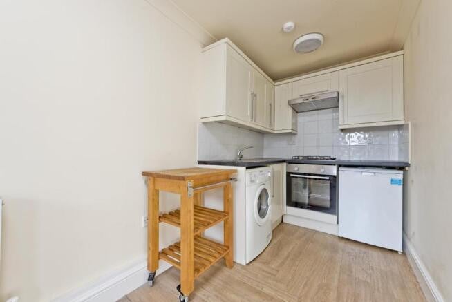 Flat Glenburnie Road in Greater London