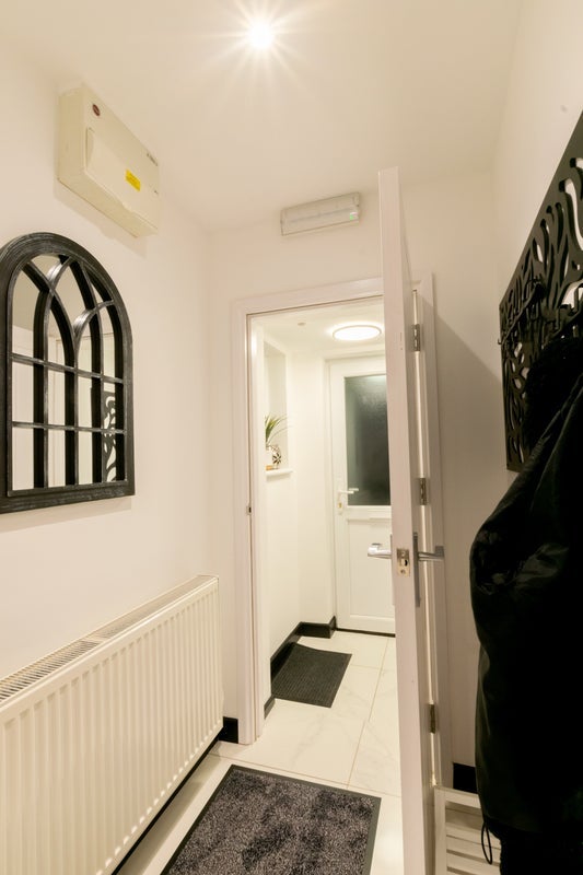 Room Orchard Road in Ashfield