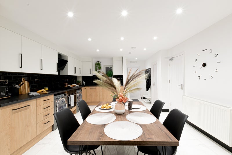 Room Orchard Road in Ashfield