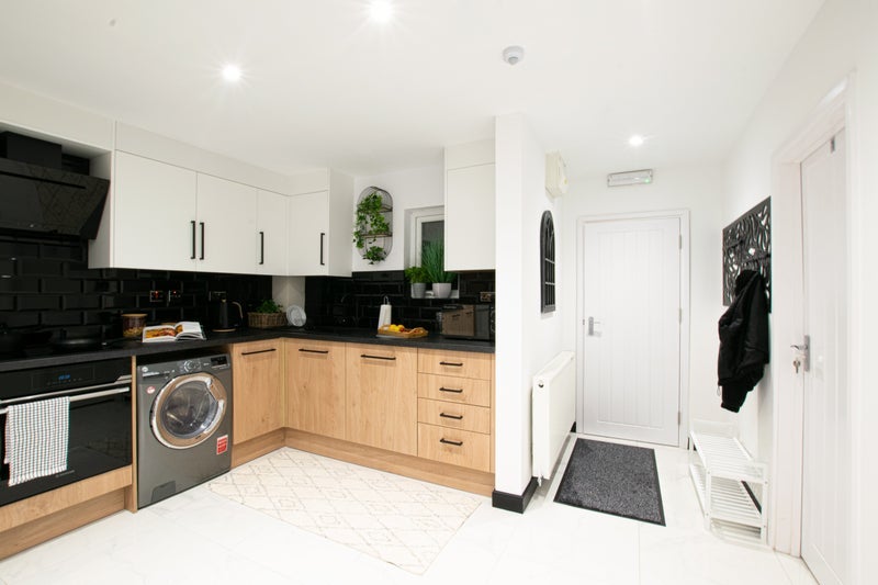 Room Orchard Road in Ashfield