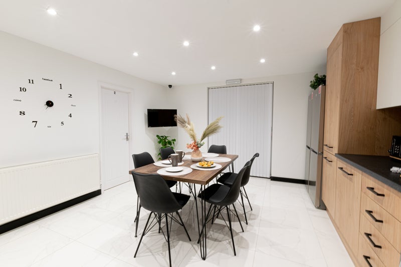Room Orchard Road in Ashfield