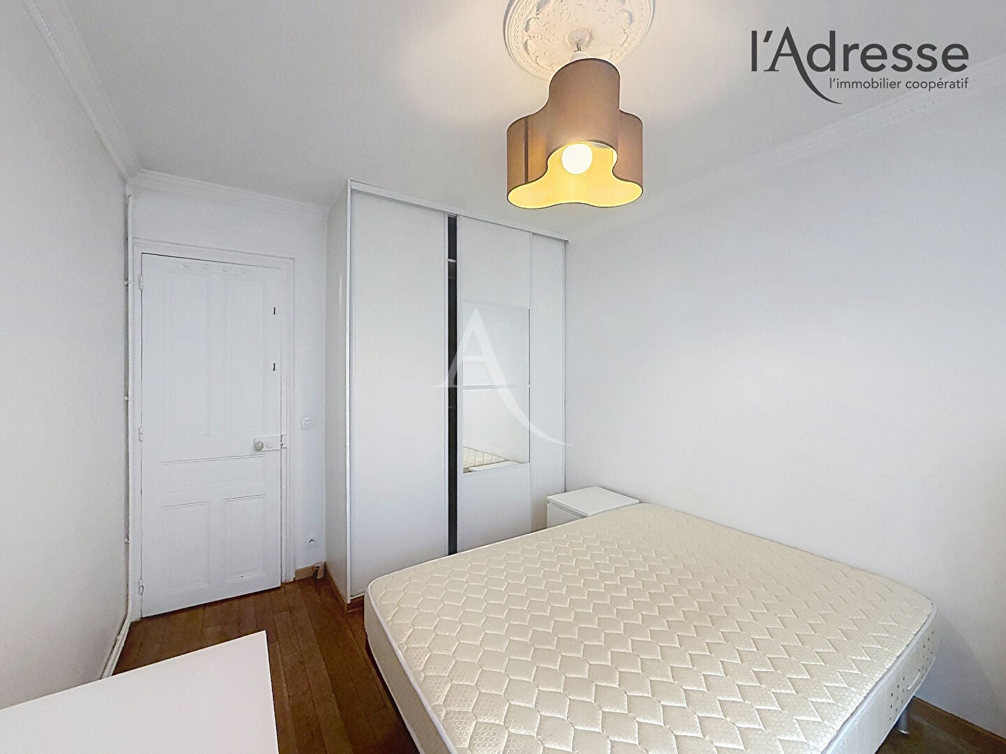 Flat Rue Honoré d'Estienne d'Orves in Suresnes