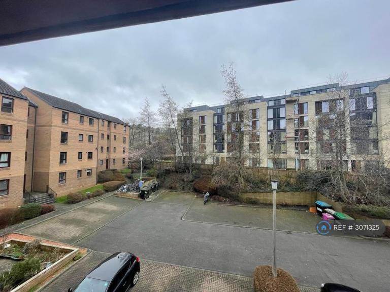 Flat Parkside Terrace in City of Edinburgh