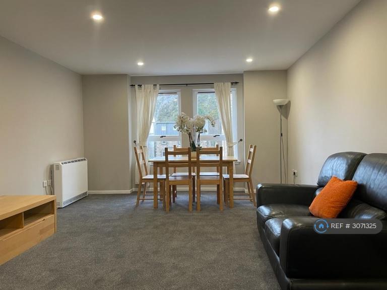 Flat Parkside Terrace in City of Edinburgh