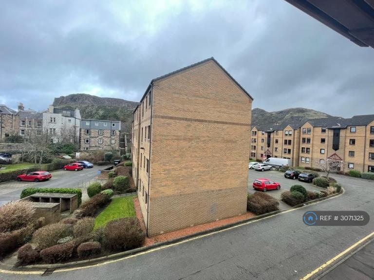 Flat Parkside Terrace in City of Edinburgh