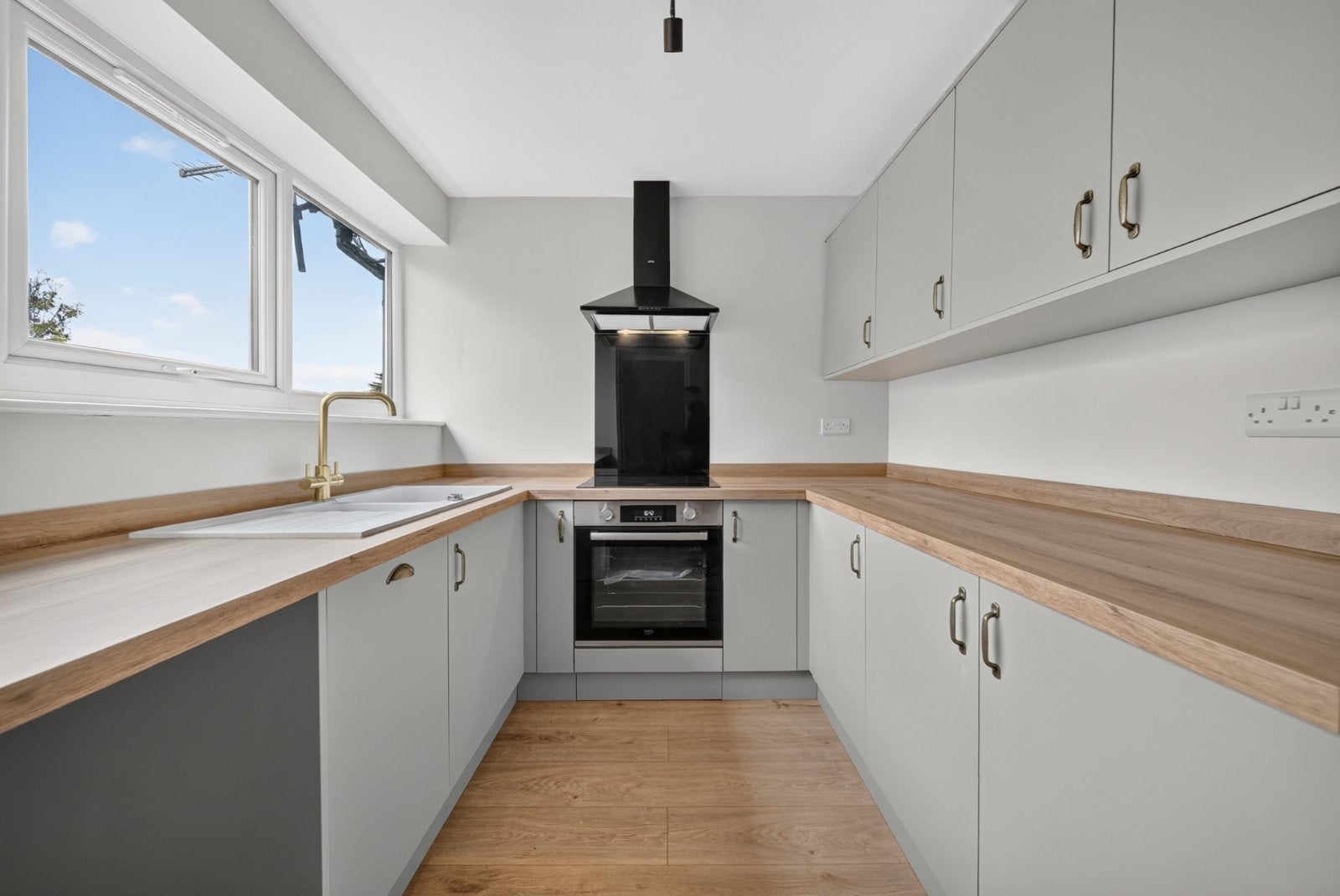 Flat Brookfield Court in Leeds
