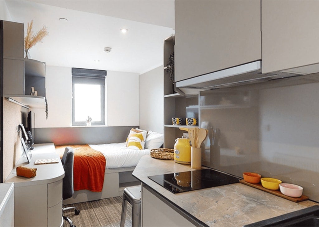 Flat Victoria Road in Greater London